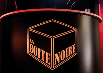 Rétroéclairage de comptoir pour La Boite Noire par Kimva (Impression, lettrage et signalétiques)